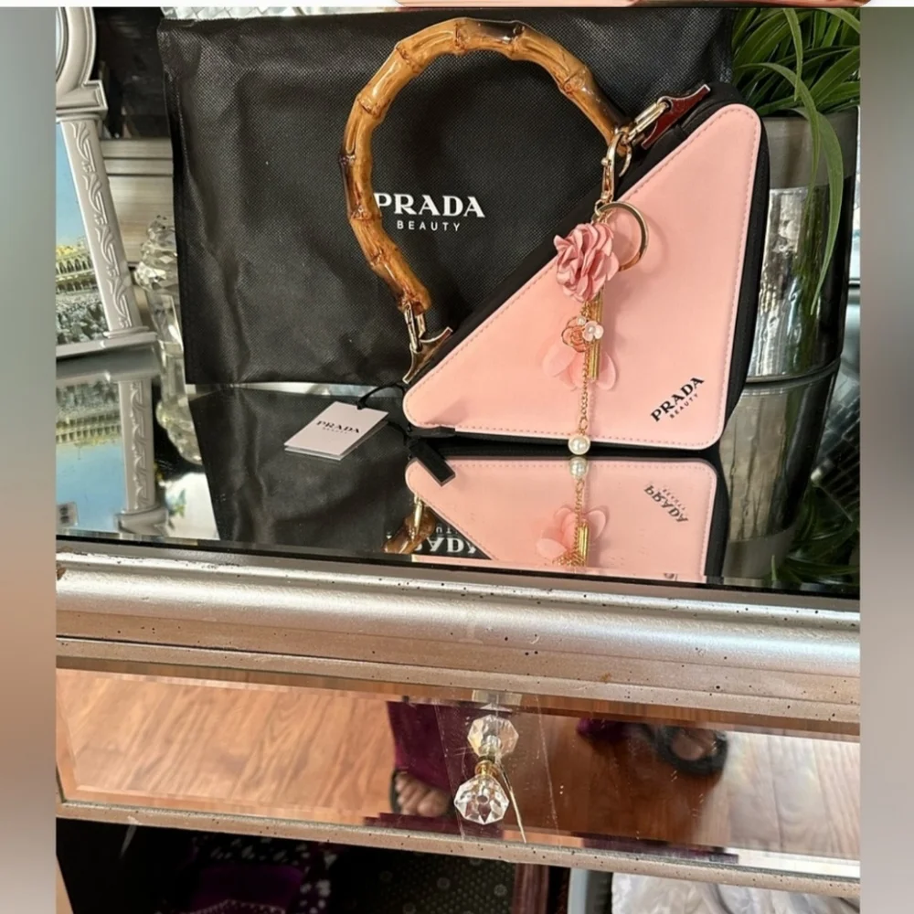 - Prada triangle beauty pouch converted into shoulder bag or cross body - Picture 11 of 12